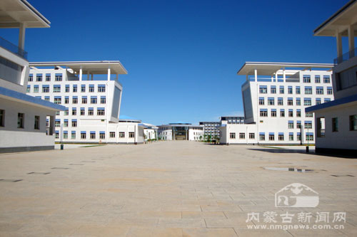 赤峰蒙古族中学